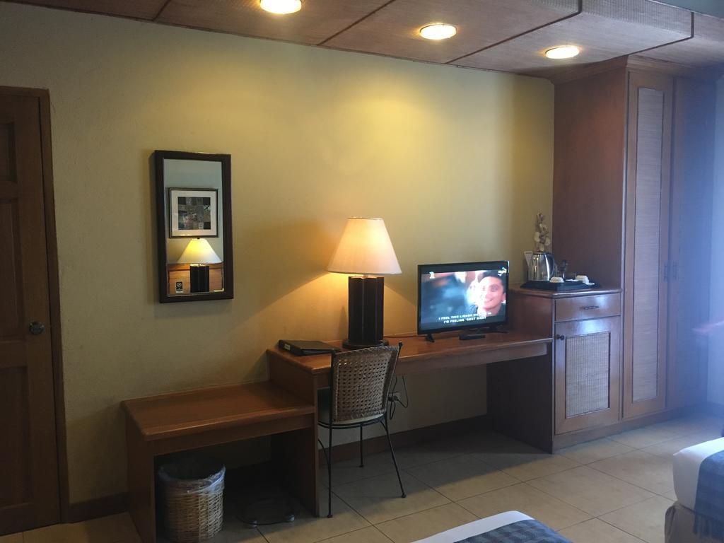 Java Hotel Laoag Luaran gambar